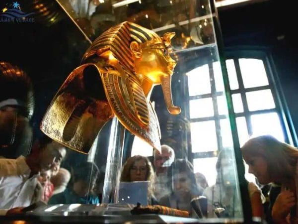 le-musee-egyptien-le-pharaon-TutAnkhAmon-reserver-un-billet-davion-le-caire-depuis-hurghada