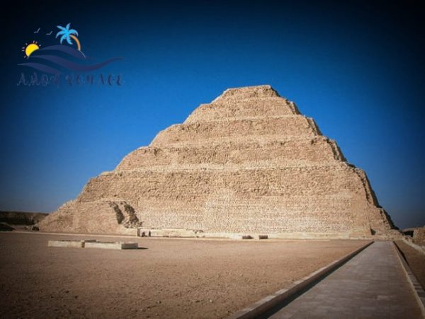 Excursion au Caire | Visite des pyramides de Gizeh en Égypte et de Saqqara depuis Alexandrie en Égypte.