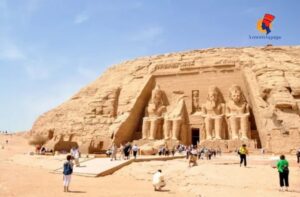 Excursion à Abu Simbel et Assouan depuis Louxor en nuitée.
